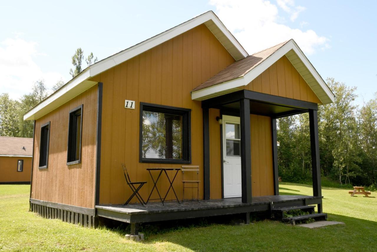 Chalets Du Lac Matapedia Val-Brillant 外观 照片